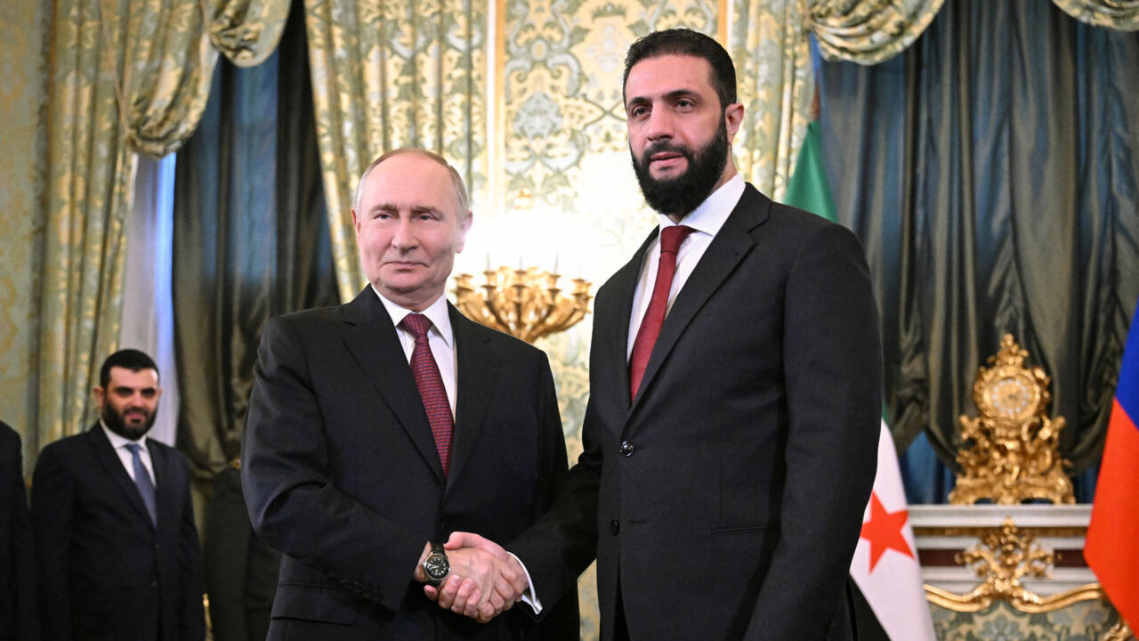 2025-10-15T115650Z-1954181212-RC2BCHAM6TCQ-RTRMADP-3-SYRIA-SECURITY-RUSSIA.jpg