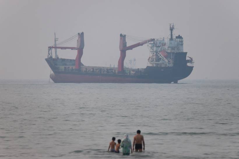 hormuz-vessels.jpg