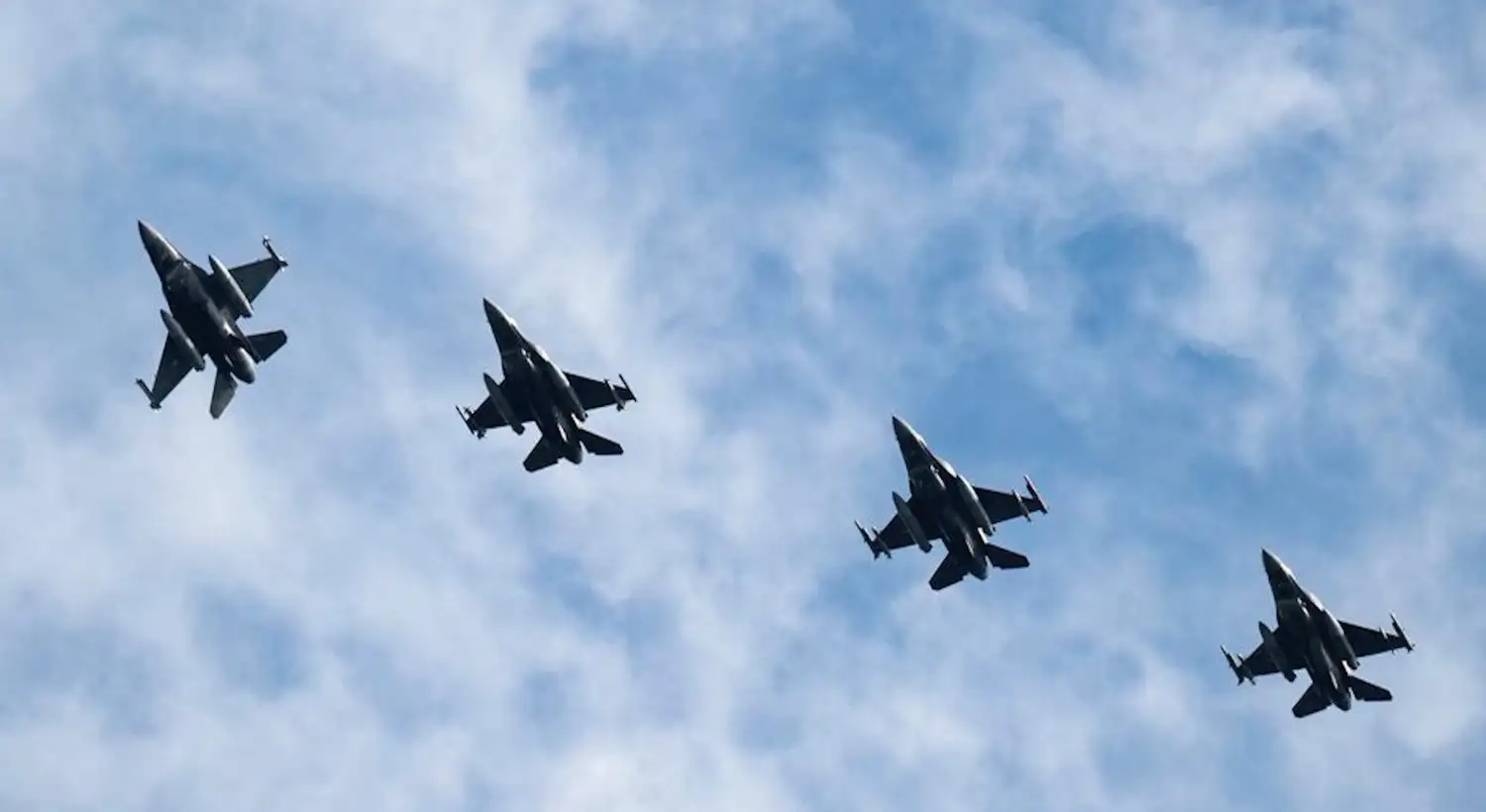 polemiki-aeroporia-f16.webp